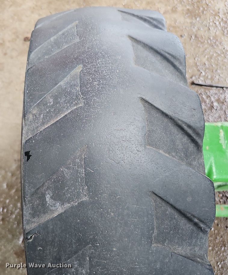 image for item DQ0147 2015 John Deere  4052M tractor