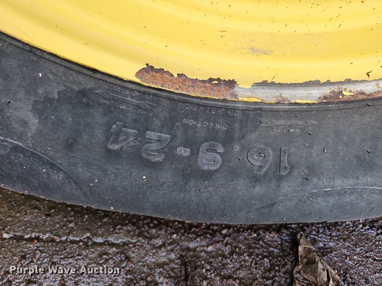 image for item DQ0147 2015 John Deere  4052M tractor