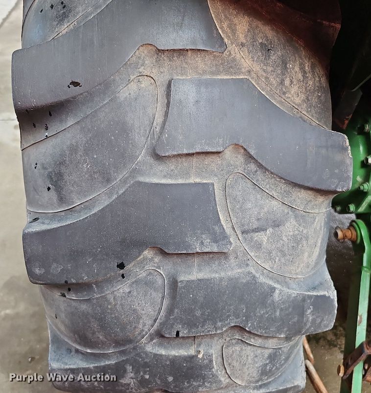 image for item DQ0147 2015 John Deere  4052M tractor