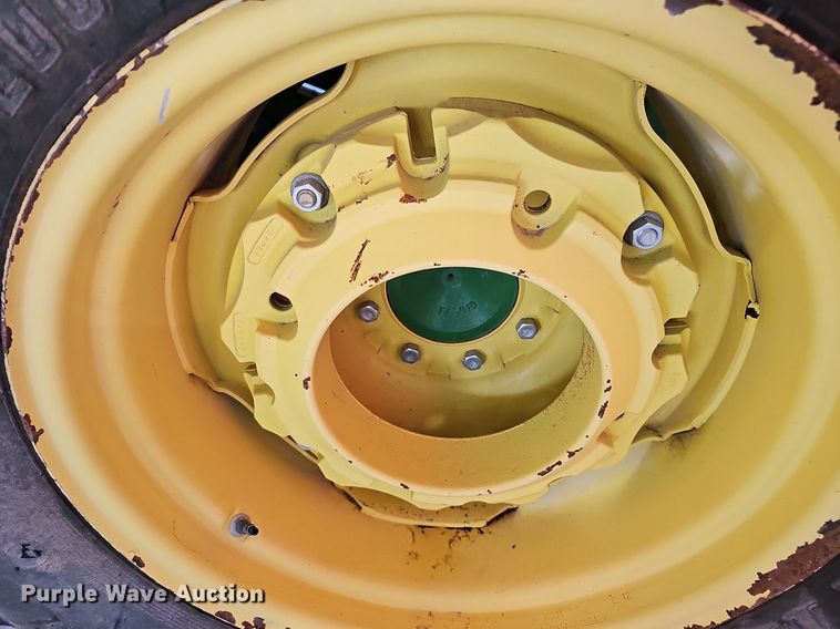 image for item DQ0147 2015 John Deere  4052M tractor