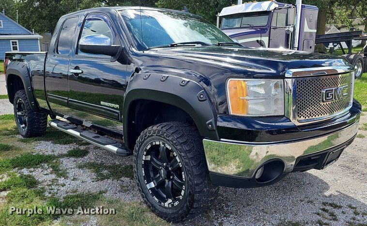 image for item DQ0149 2008 GMC Sierra 1500  Ext. Cab pickup truck