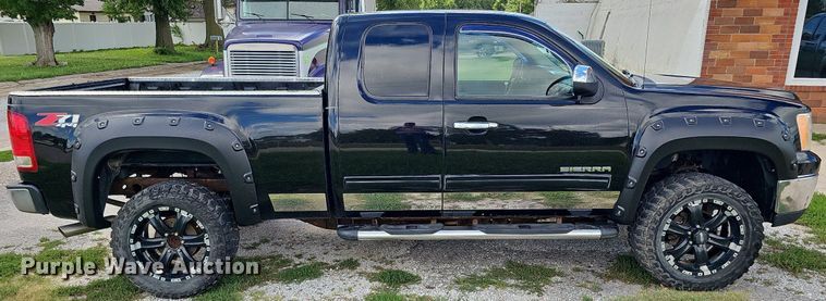 image for item DQ0149 2008 GMC Sierra 1500  Ext. Cab pickup truck