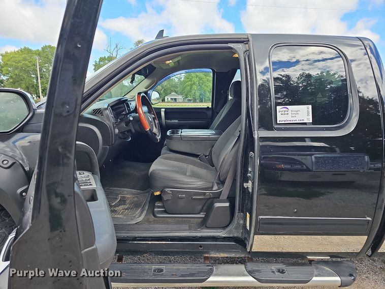 image for item DQ0149 2008 GMC Sierra 1500  Ext. Cab pickup truck