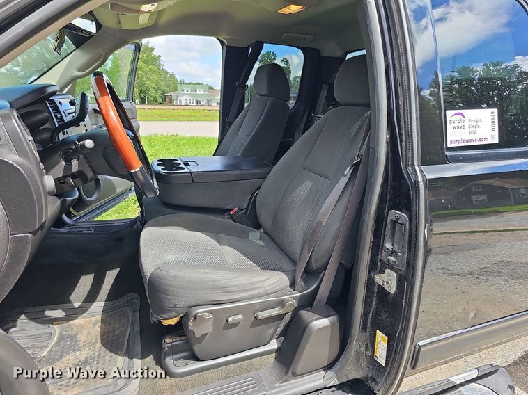 image for item DQ0149 2008 GMC Sierra 1500  Ext. Cab pickup truck