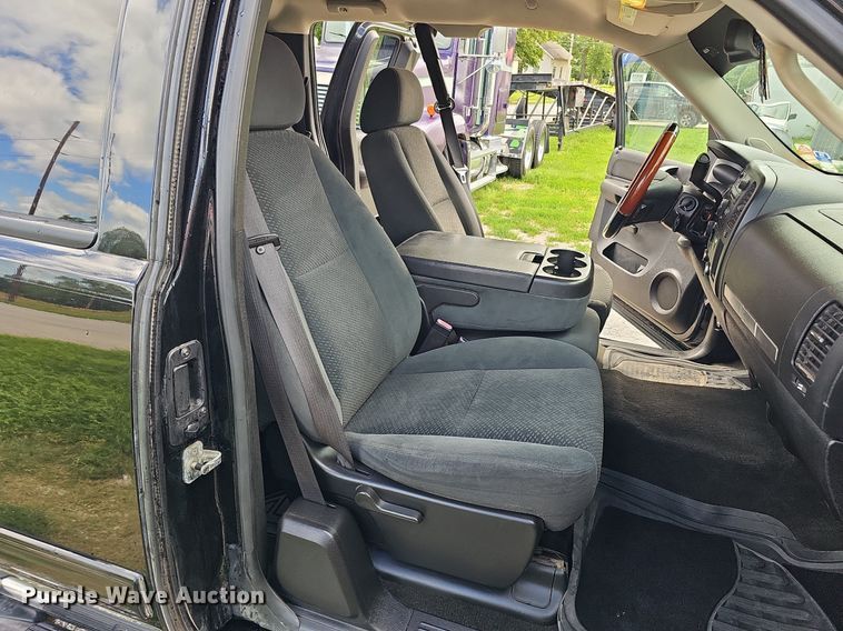 image for item DQ0149 2008 GMC Sierra 1500  Ext. Cab pickup truck