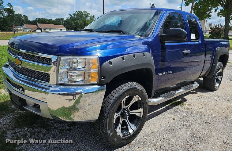 image for item DQ0150 2013 Chevrolet Silverado 1500  Ext. Cab pickup truck