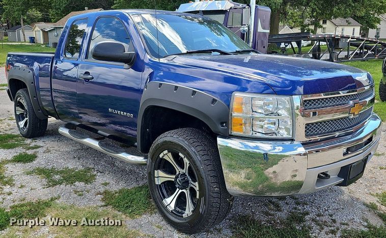 image for item DQ0150 2013 Chevrolet Silverado 1500  Ext. Cab pickup truck