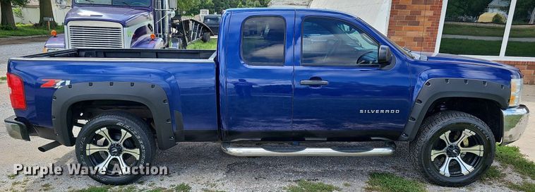 image for item DQ0150 2013 Chevrolet Silverado 1500  Ext. Cab pickup truck