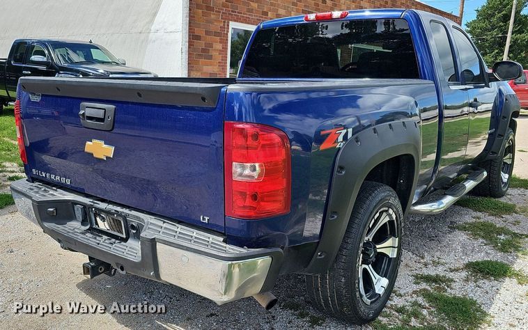 image for item DQ0150 2013 Chevrolet Silverado 1500  Ext. Cab pickup truck