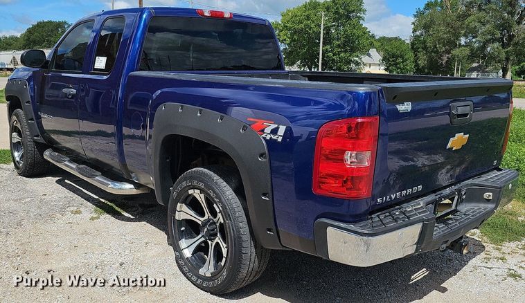 image for item DQ0150 2013 Chevrolet Silverado 1500  Ext. Cab pickup truck
