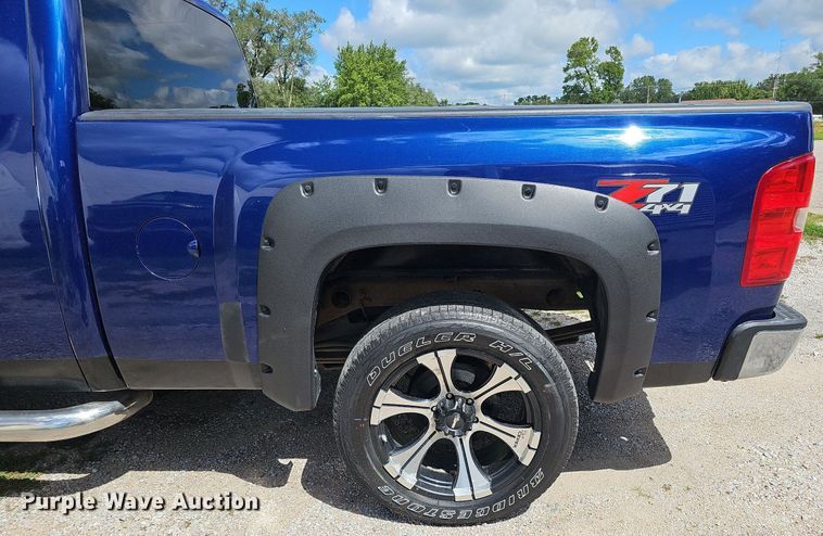 image for item DQ0150 2013 Chevrolet Silverado 1500  Ext. Cab pickup truck