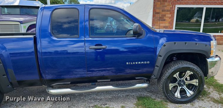 image for item DQ0150 2013 Chevrolet Silverado 1500  Ext. Cab pickup truck