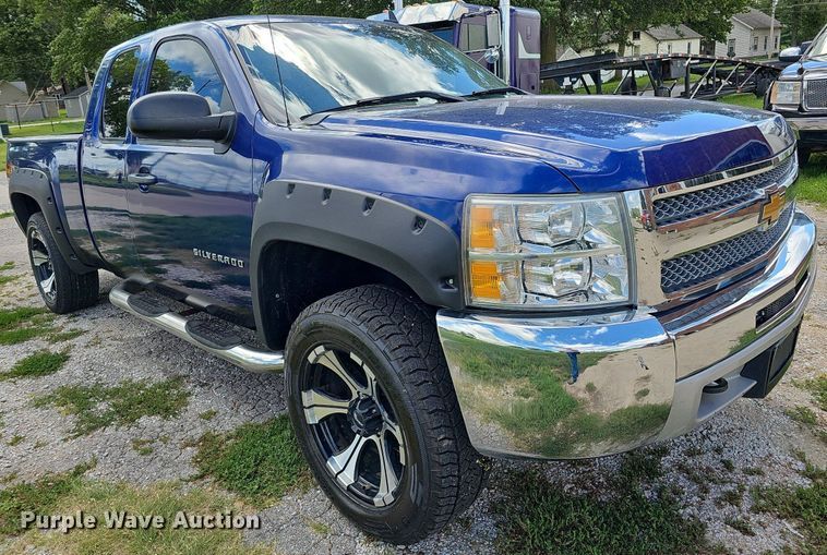 image for item DQ0150 2013 Chevrolet Silverado 1500  Ext. Cab pickup truck