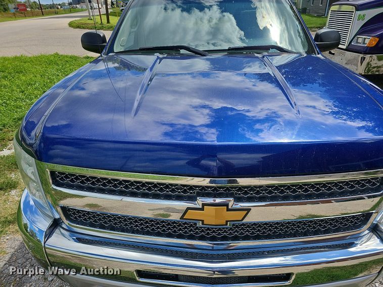 image for item DQ0150 2013 Chevrolet Silverado 1500  Ext. Cab pickup truck