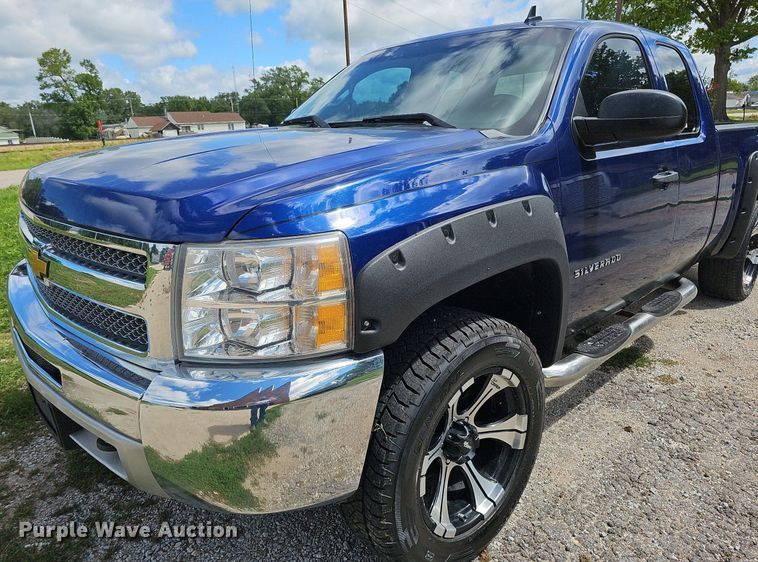 image for item DQ0150 2013 Chevrolet Silverado 1500  Ext. Cab pickup truck
