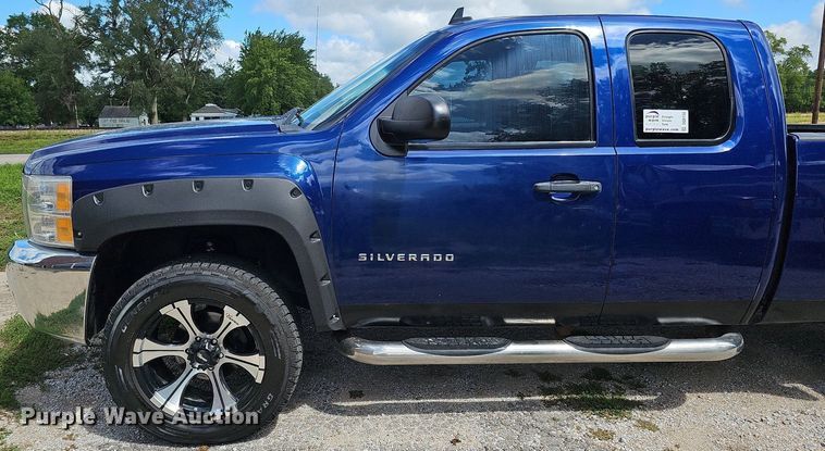image for item DQ0150 2013 Chevrolet Silverado 1500  Ext. Cab pickup truck