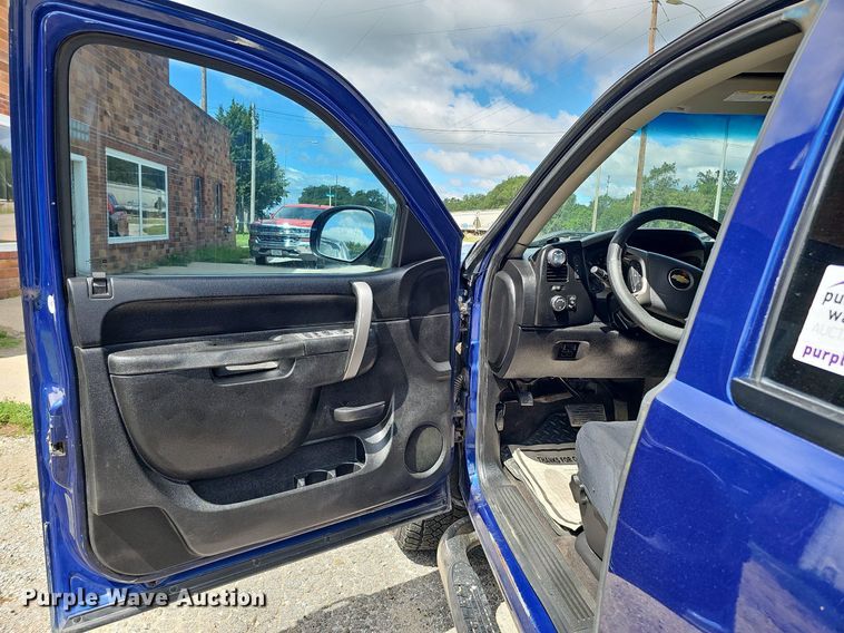 image for item DQ0150 2013 Chevrolet Silverado 1500  Ext. Cab pickup truck