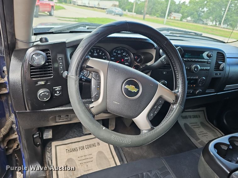 image for item DQ0150 2013 Chevrolet Silverado 1500  Ext. Cab pickup truck