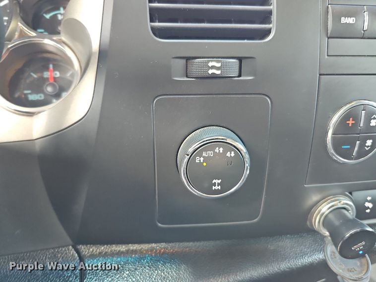 image for item DQ0150 2013 Chevrolet Silverado 1500  Ext. Cab pickup truck