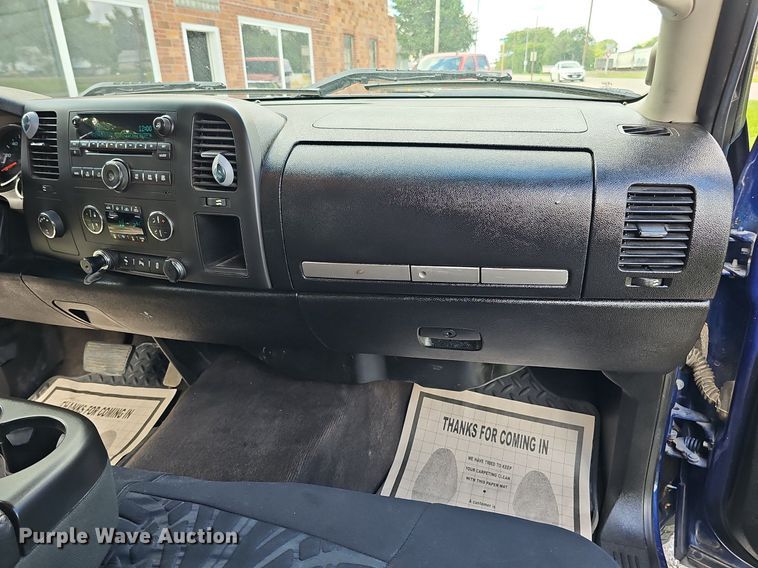 image for item DQ0150 2013 Chevrolet Silverado 1500  Ext. Cab pickup truck