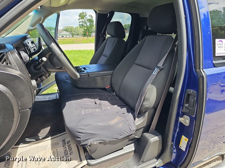 image for item DQ0150 2013 Chevrolet Silverado 1500  Ext. Cab pickup truck