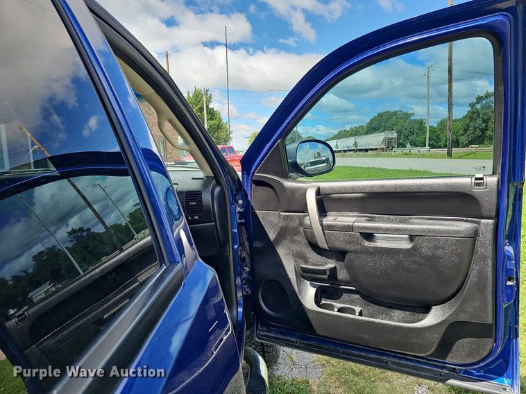 image for item DQ0150 2013 Chevrolet Silverado 1500  Ext. Cab pickup truck