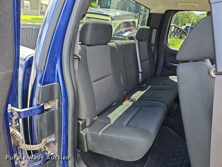 image for item DQ0150 2013 Chevrolet Silverado 1500  Ext. Cab pickup truck