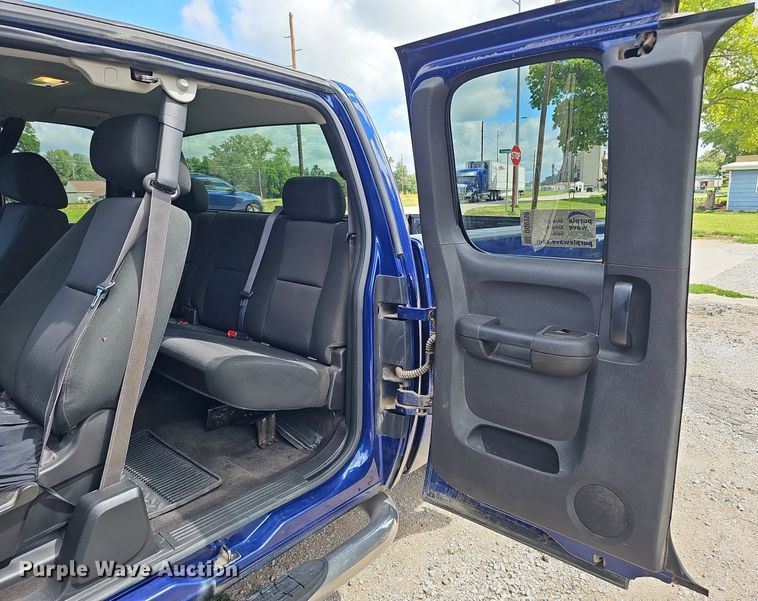 image for item DQ0150 2013 Chevrolet Silverado 1500  Ext. Cab pickup truck