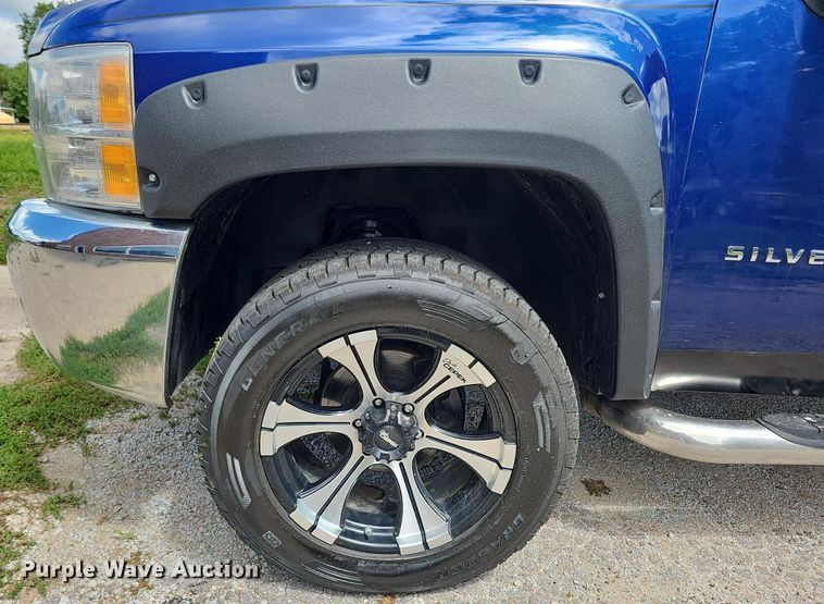 image for item DQ0150 2013 Chevrolet Silverado 1500  Ext. Cab pickup truck