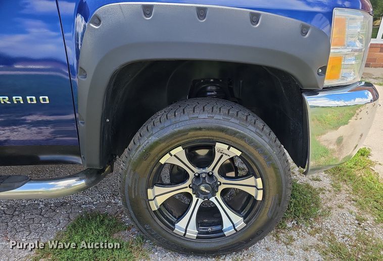 image for item DQ0150 2013 Chevrolet Silverado 1500  Ext. Cab pickup truck