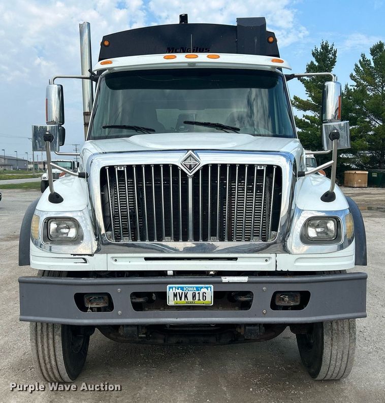 image for item DQ0873 2007 International 7600  refuse truck