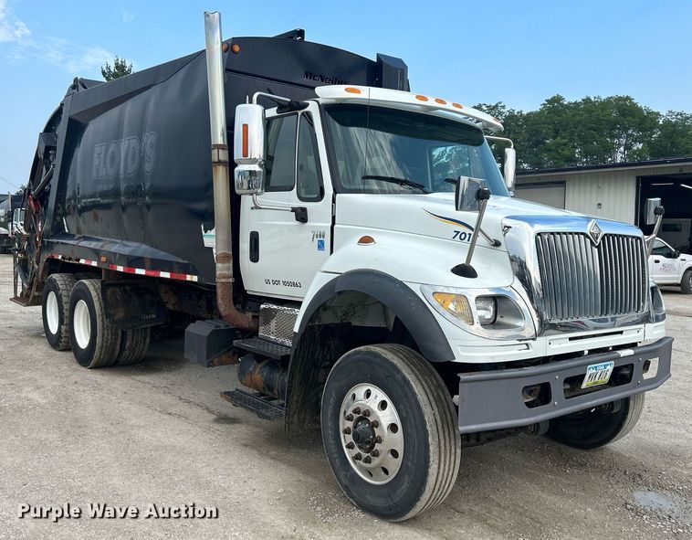 image for item DQ0873 2007 International 7600  refuse truck