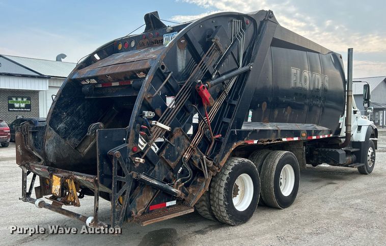 image for item DQ0873 2007 International 7600  refuse truck