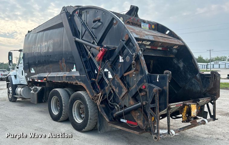 image for item DQ0873 2007 International 7600  refuse truck