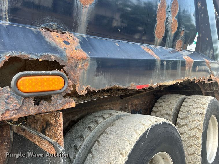 image for item DQ0873 2007 International 7600  refuse truck