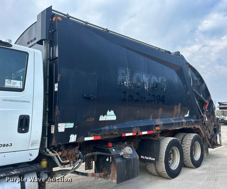 image for item DQ0873 2007 International 7600  refuse truck