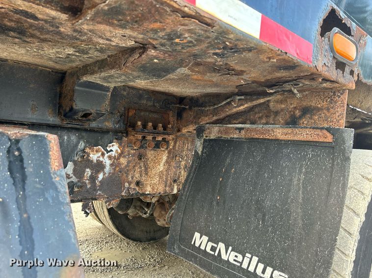 image for item DQ0873 2007 International 7600  refuse truck