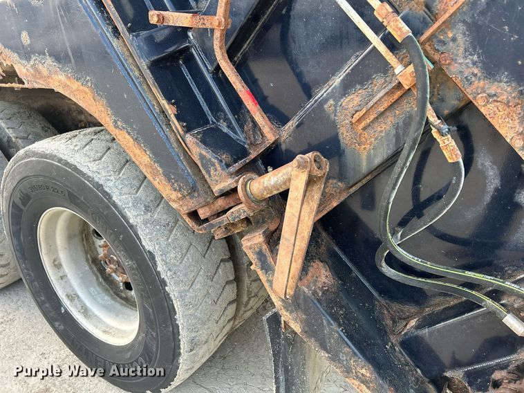 image for item DQ0873 2007 International 7600  refuse truck