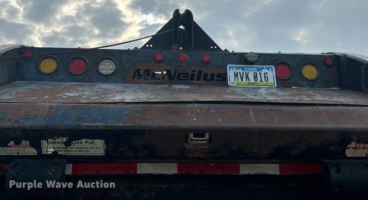 image for item DQ0873 2007 International 7600  refuse truck