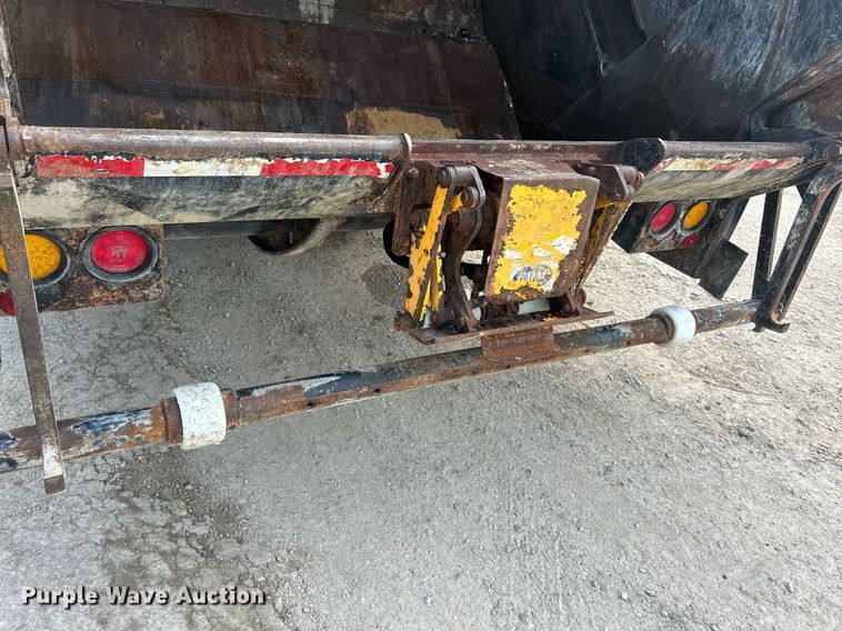 image for item DQ0873 2007 International 7600  refuse truck