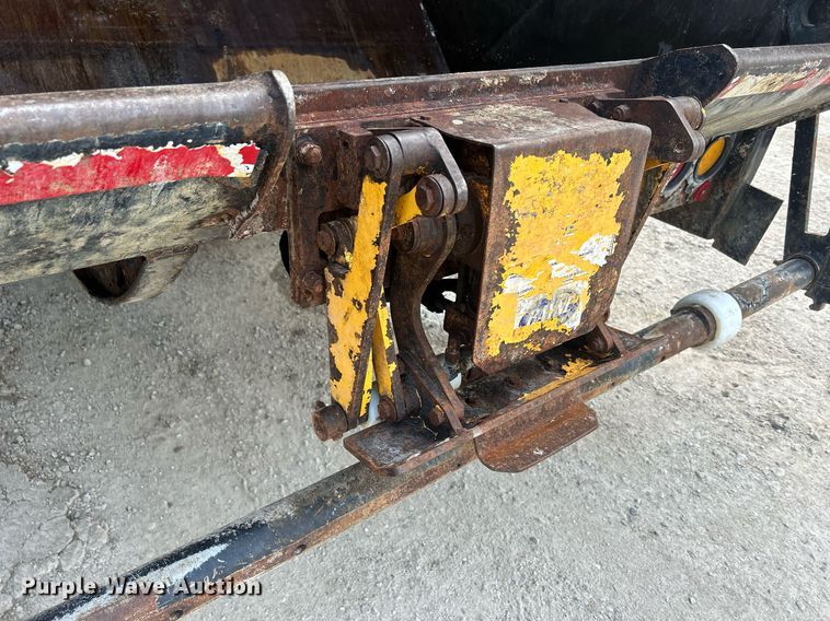 image for item DQ0873 2007 International 7600  refuse truck