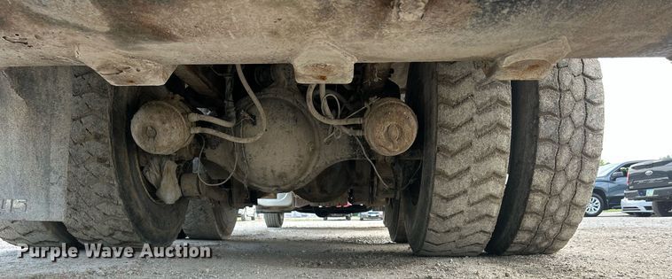 image for item DQ0873 2007 International 7600  refuse truck