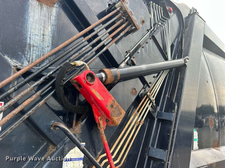 image for item DQ0873 2007 International 7600  refuse truck