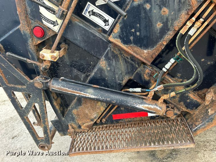 image for item DQ0873 2007 International 7600  refuse truck