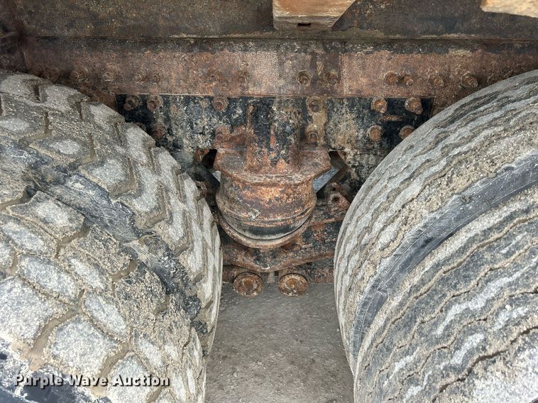 image for item DQ0873 2007 International 7600  refuse truck