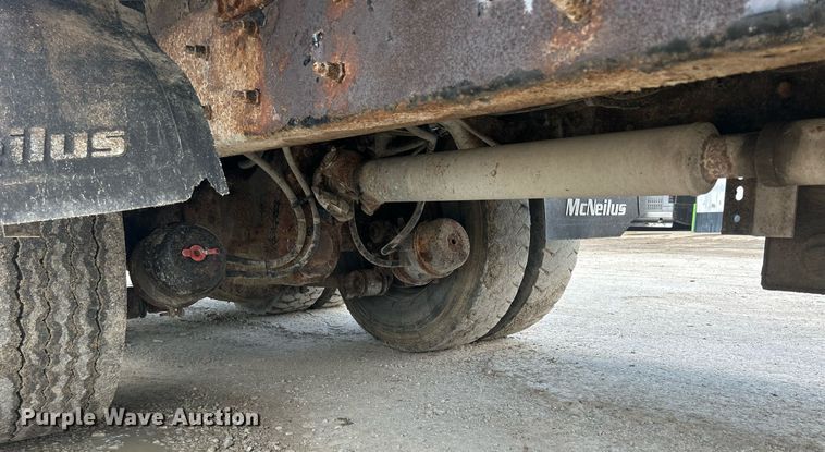 image for item DQ0873 2007 International 7600  refuse truck