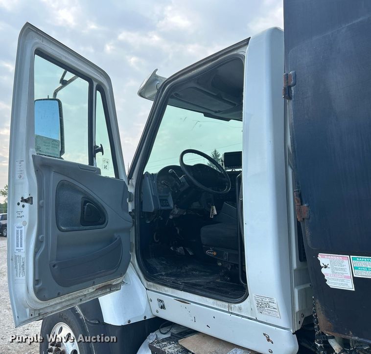 image for item DQ0873 2007 International 7600  refuse truck
