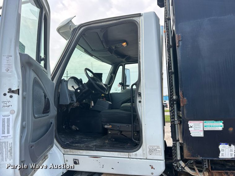 image for item DQ0873 2007 International 7600  refuse truck