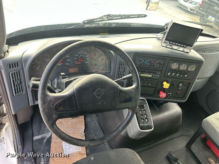 image for item DQ0873 2007 International 7600  refuse truck