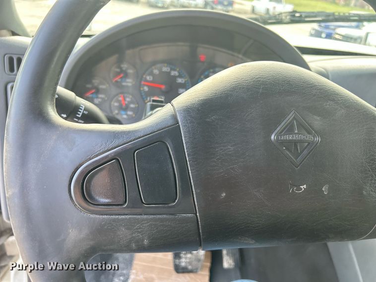 image for item DQ0873 2007 International 7600  refuse truck